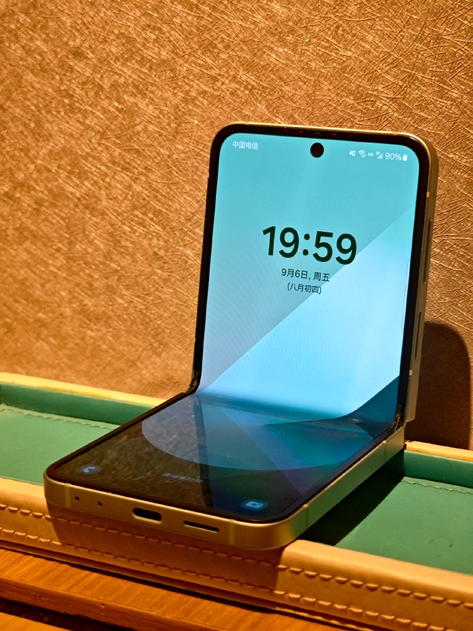 荣耀Magic V Flip 折叠屏手机新体验，颠覆你的想象